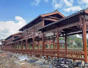 防腐木小青瓦長廊